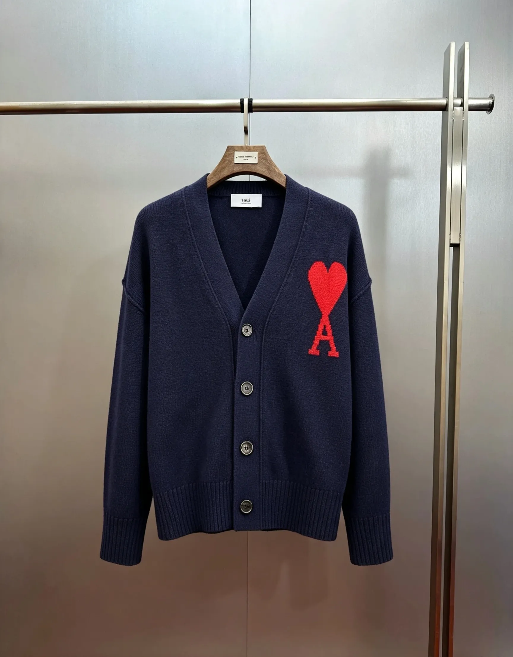 🔥P255💰Ami Paris 26FWRed Love ADC Wool Cardigan Jacket Authentic 4900 purchased and developed, cashmere cotton blended wool, using Japan (SHIMA SEIKI) 5 knitting machine, wool jacquard, wool enzyme washing, customized 1:1 horn buckle, customized 1:1 trademark, loose version Size: S M L XL